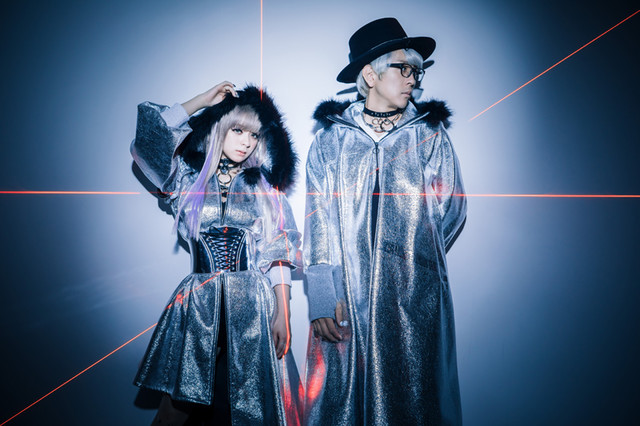 Image of Garnidelia and her partner posing for her 'Error' Album cover