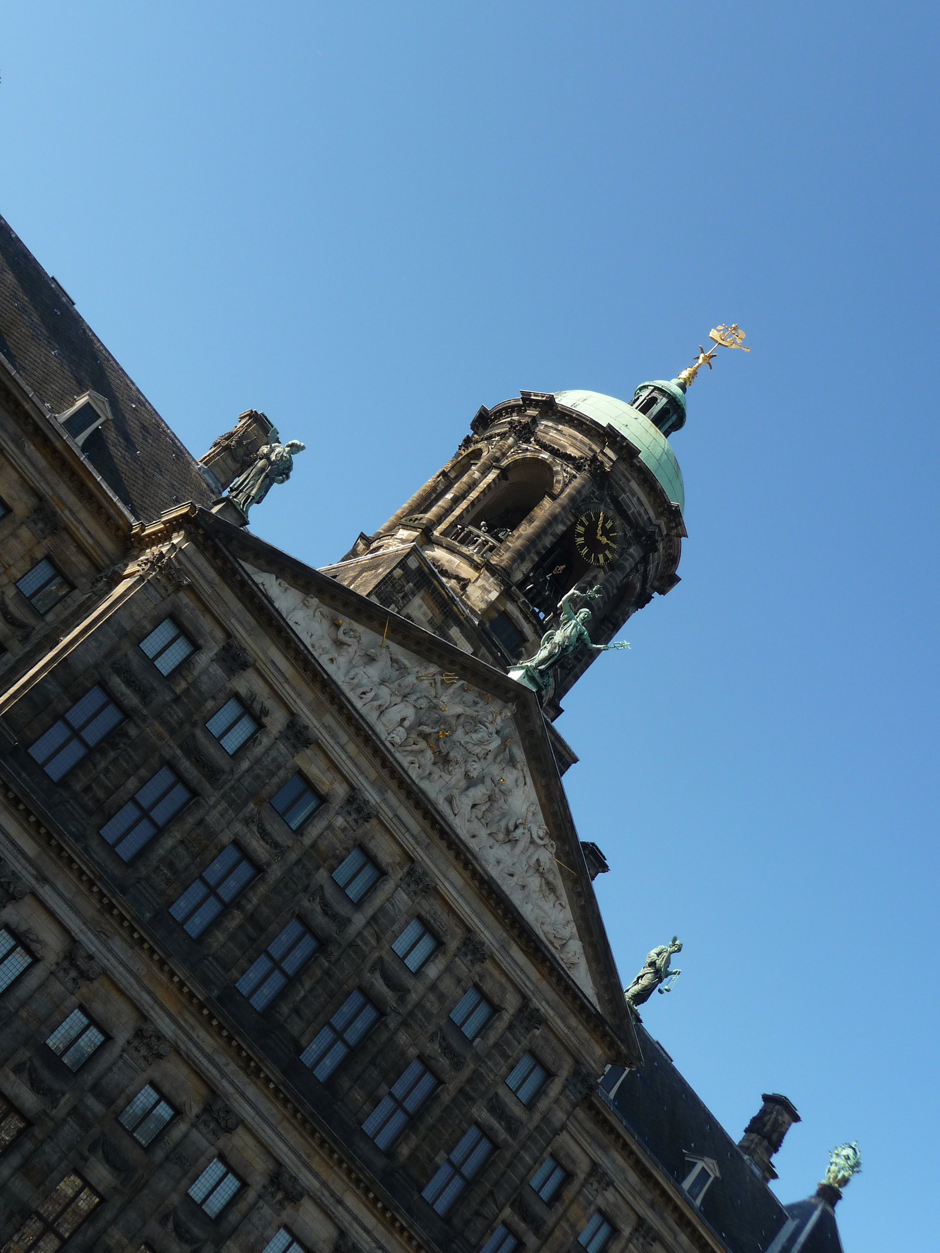 picture of a historic building in Amsterdam