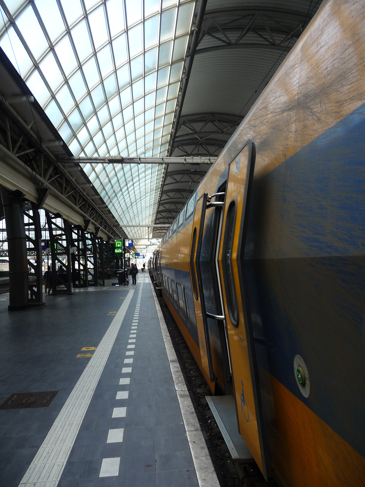 image of ns train from a side view